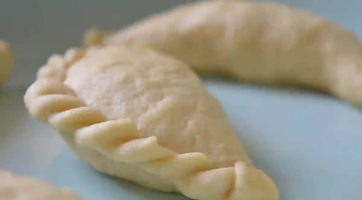 Read more about the article गुजिया – रिश्तों की मिठास